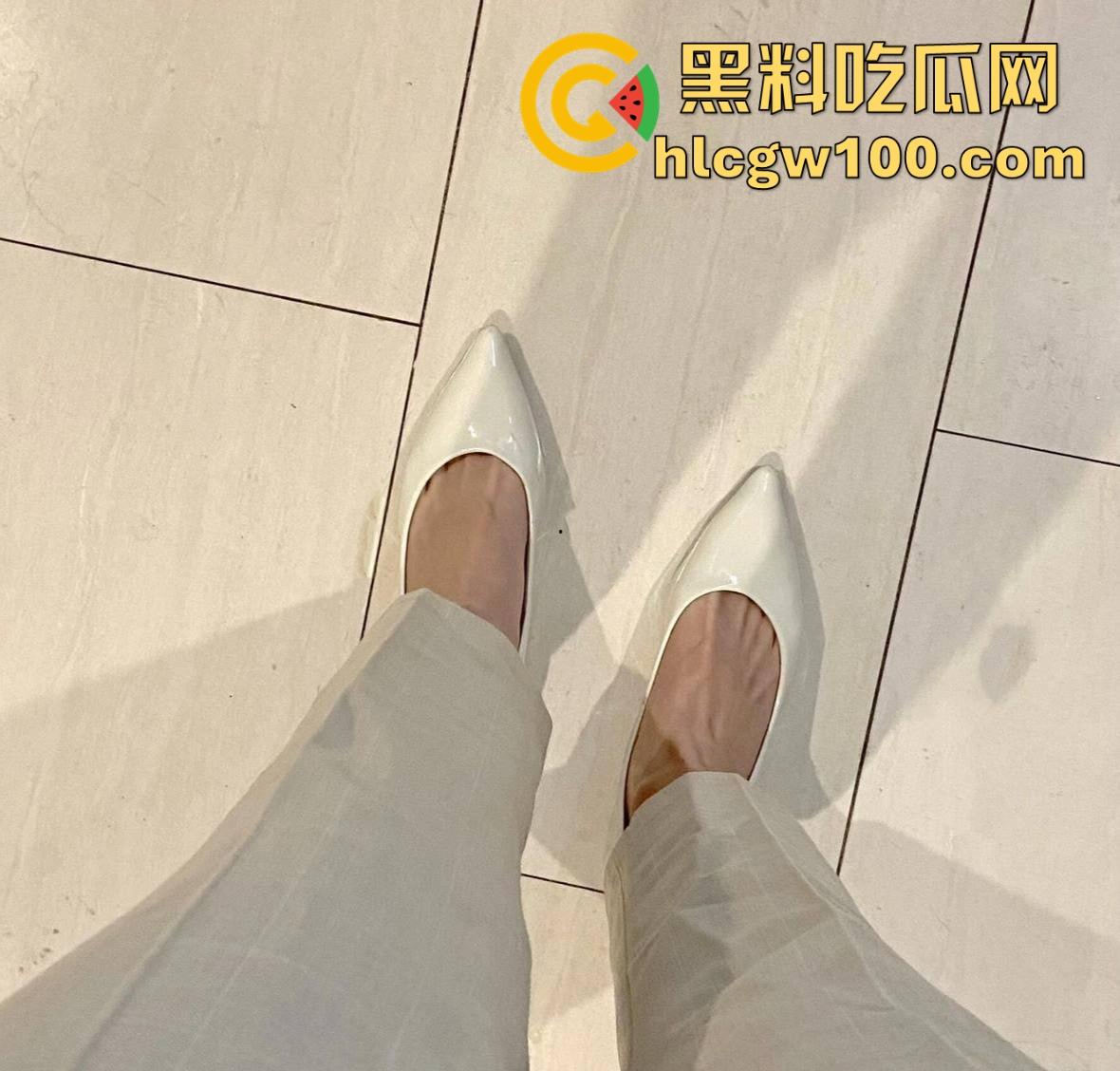 招商银行高管【廖飞】下海接客，42岁知识人妻风韵犹存，为还债变身金主圈高端玩物，嫩紧实知性风骚一条龙！-9