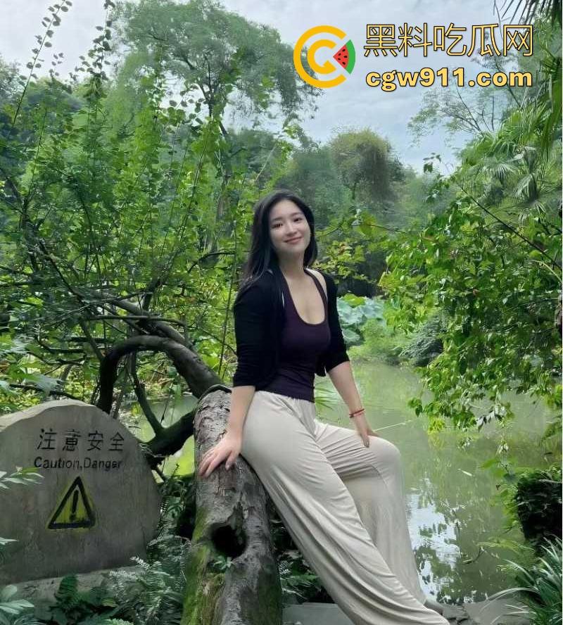 与大奶嫂子户外打野炮,正进入状态激战正酣,突然有人过来,吓得赶紧内射,户外就是刺激!-2