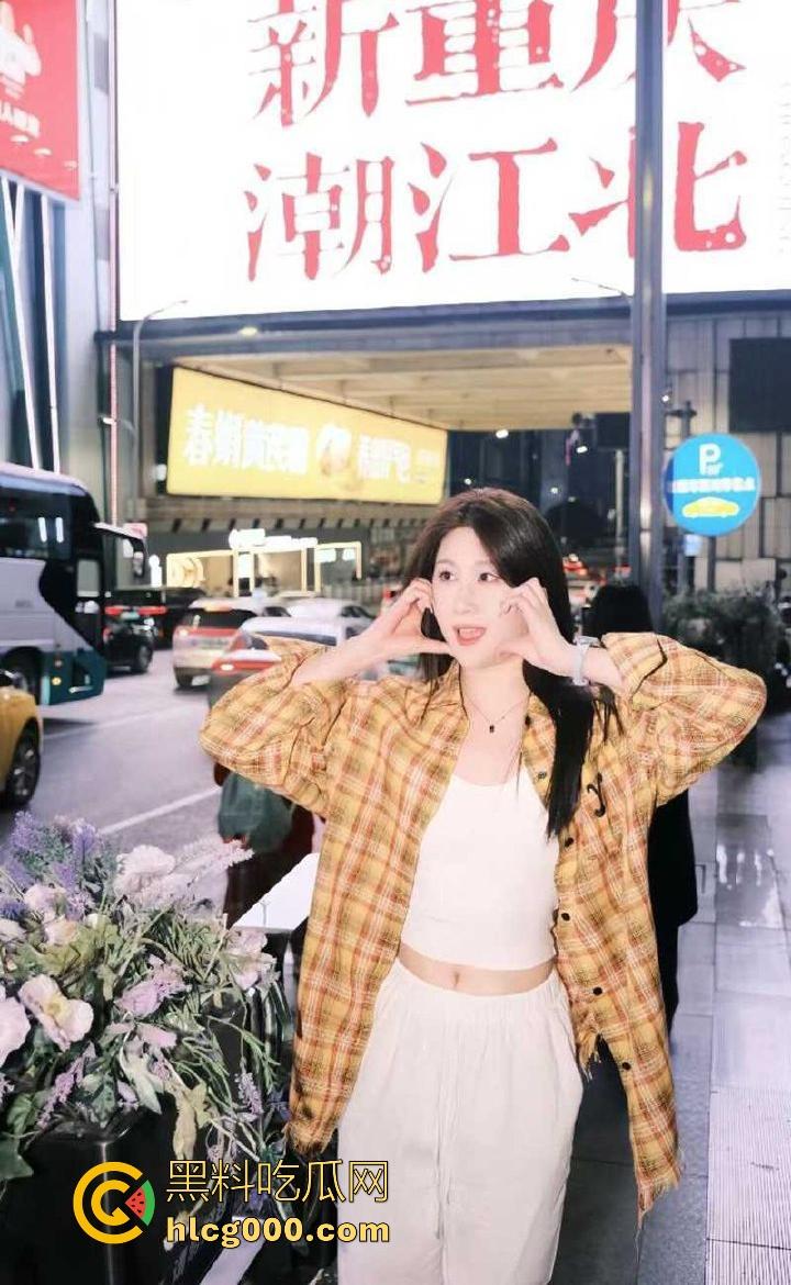 浙江大学00后学生妹【李依依】外表清纯可爱,实则性瘾缠身,夺魄翘臀被男友猛操,私密视频被渣男曝光!-1