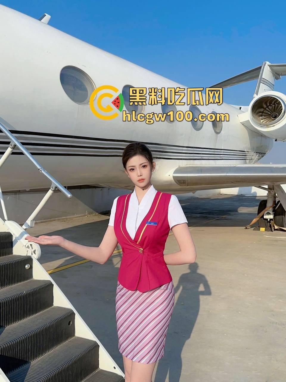 八块腹肌机长酒店约炮极品空姐流出 黑丝大奶肥臀让人喷血 舔逼狂魔机长疯狂舔穴 吃到丝袜湿透都不放过！-5