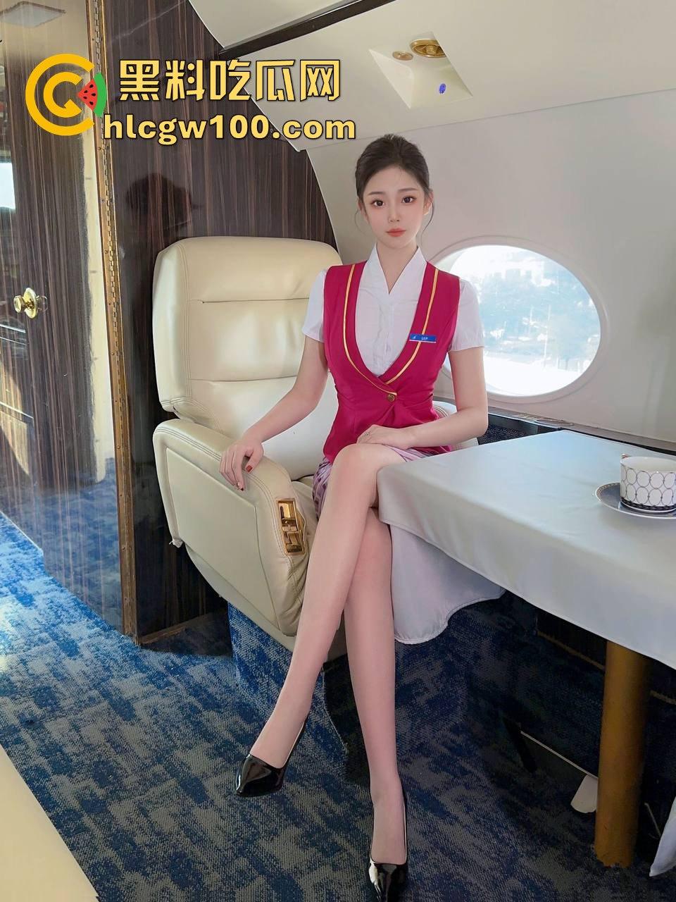 八块腹肌机长酒店约炮极品空姐流出 黑丝大奶肥臀让人喷血 舔逼狂魔机长疯狂舔穴 吃到丝袜湿透都不放过！-7