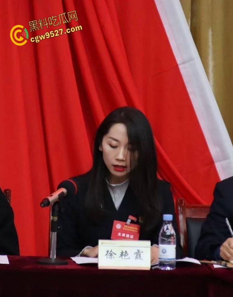 重庆沙坪坝区党员【徐艳霞】,被领导无套狂干,露脸玩颜射吞精,被曝舔功了得,岗位晋升是舔出来的 !-5