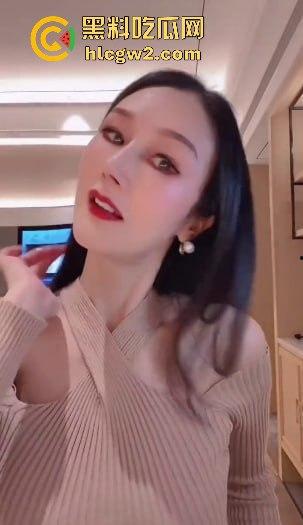 抖音尤物【困困鱼】彻底放飞！道具自慰淫叫连连，肥臀掰开骚逼特写，全网目瞪口呆！独家曝光流出！-13