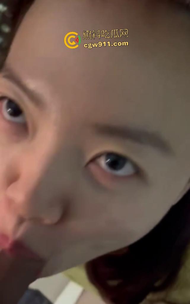 文静女神私下骚到飞起,新男友刚上床被口技吸魂腿软,巨乳骑乘如过山车,这嫩逼能把鸡巴融化了!-2