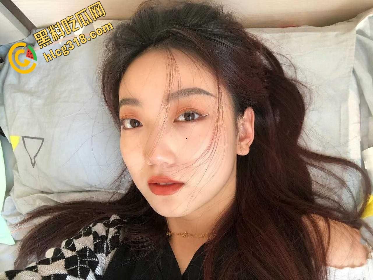 学生妹【肖利琴】惨遭炮友威胁!有男友还酒店偷情,嘴甜求只口,情趣无套后入真是条反差母狗!-4