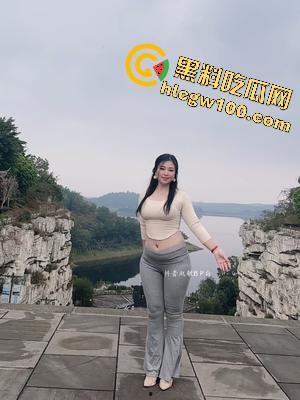 抖音淫荡少妇【赵敏BP白】,80万老头的低保卡杀手,金主定制掰穴玩弄阳具自慰视频流出-3