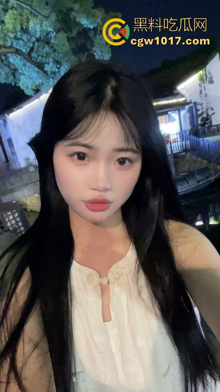 调教淫荡小母狗！不折不扣的M属性骚逼，风油精红绳摩擦娇嫩阴唇，致菊花塞入超长拉珠，各种骚操作只为金主开心！-1