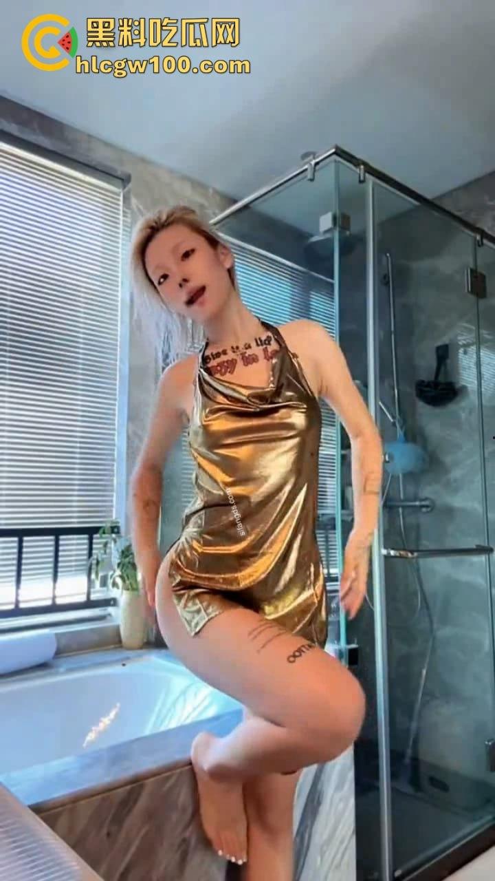 推特纹身爱好者【HighSchool】 露脸性爱自拍 调教性爱现场直播!刺青母狗实战秀 让你大呼过瘾!-16