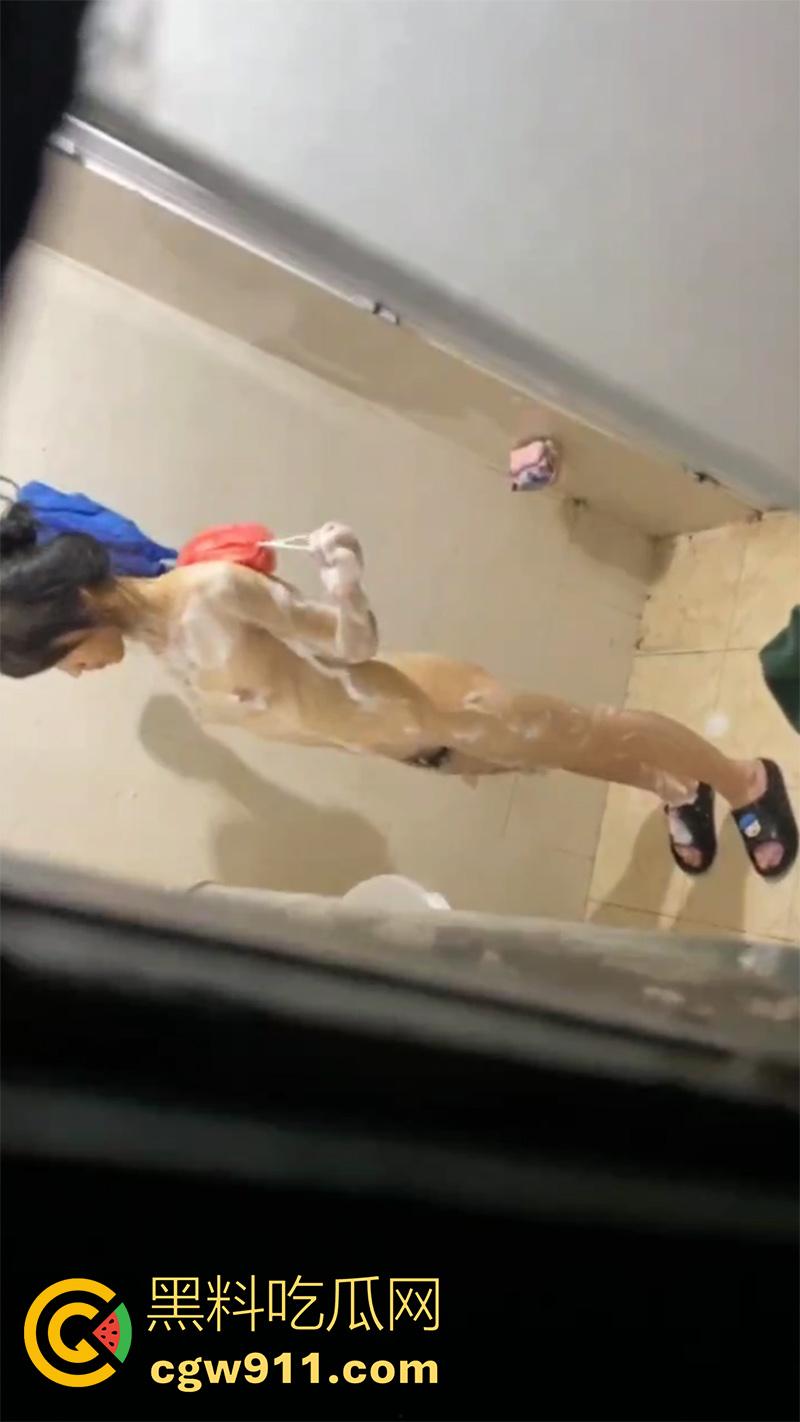 合租大神偷窥女室友合集,极品身材小姐姐换衣服洗澡,还有性感厂妹在宿舍劈腿全裸,奶子又白又大身材还真不赖!-5