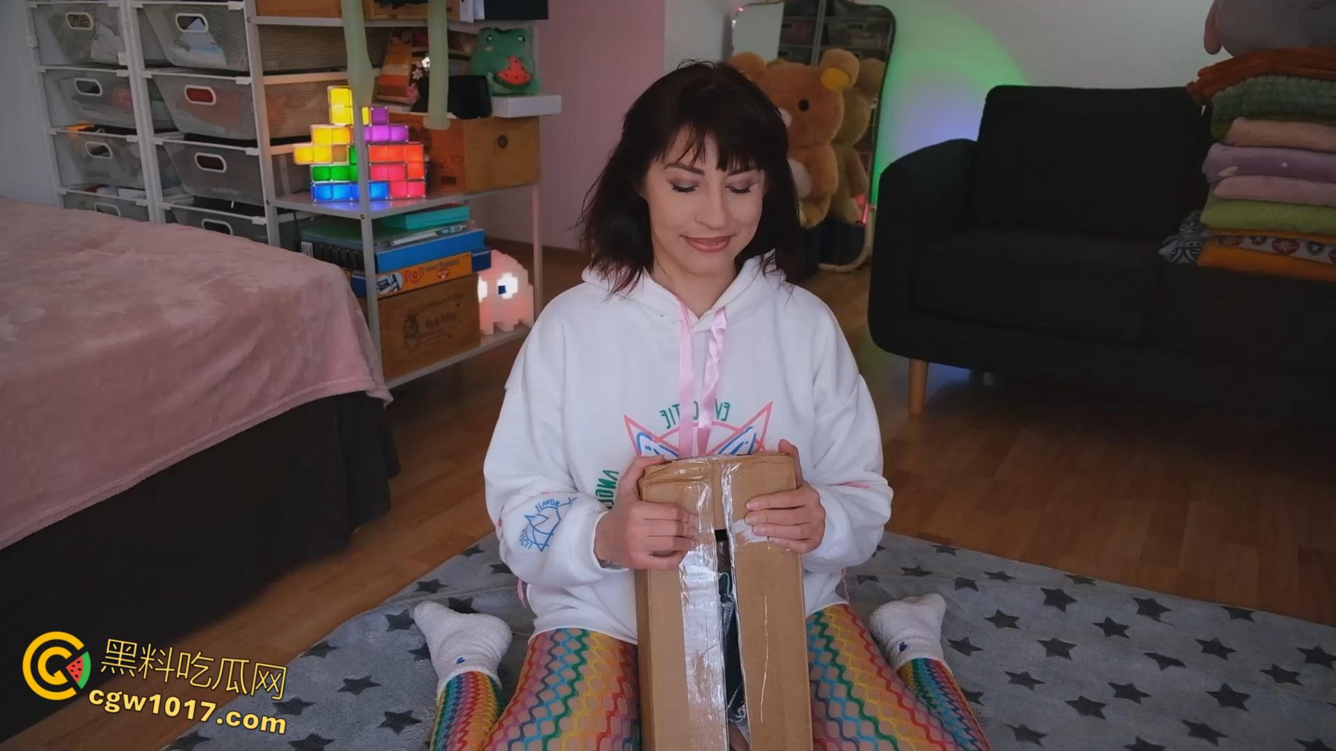 欧美重口味博主【Mylene】新到一批异形大玩具，肛门异物扩张，娇嫩菊花酸爽到爆炸！-1