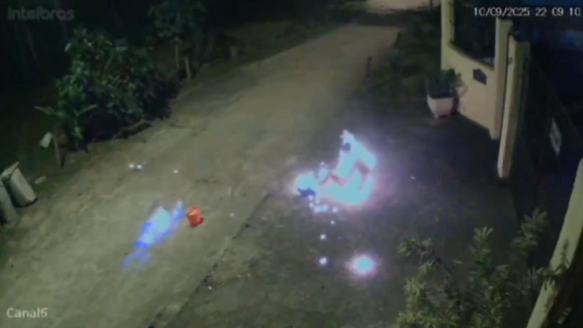 巴西心碎男分手后伤心欲绝，汽油自焚，监控曝光现场惨烈，大火吞噬全身，血肉模糊令人不忍直视-8