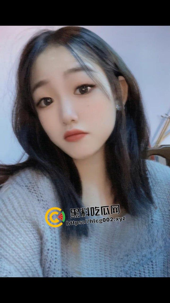 江苏苏州高颜值性瘾少妇『刘安琪』婚后约炮被内射后 装着精液带回家给绿毛龟舔逼!-2