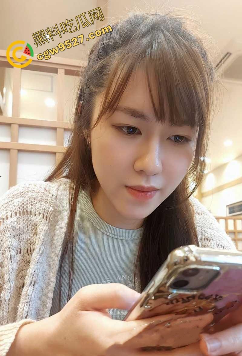 西安人妻刘梅美与老公自拍性爱视频受网友热捧！颜值高，身材纤细，诱人巨乳，粉嫩小穴令人血脉偾张-1