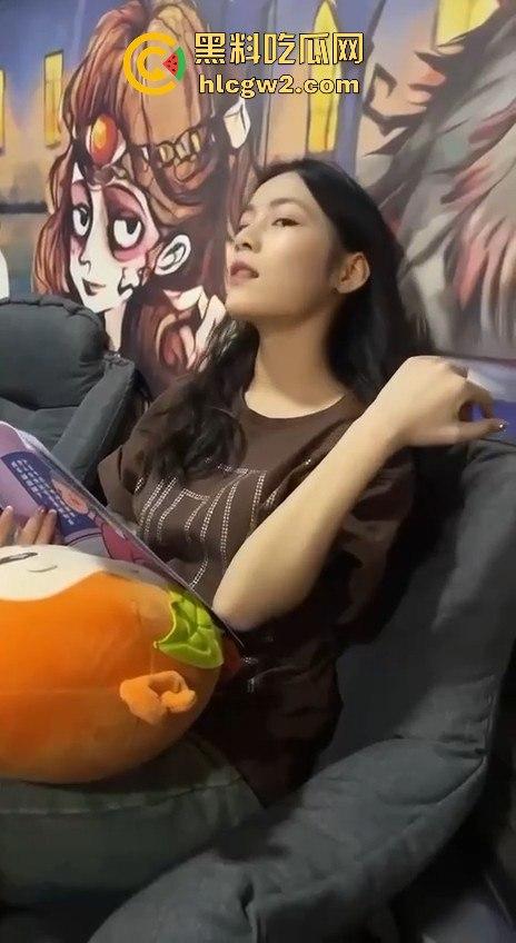 男人都爱女友沉浸式口交的样子原因揭秘 双手握奶 后位猛插啪啪作响 第一视角摇动大灯让人顶到爆！-8