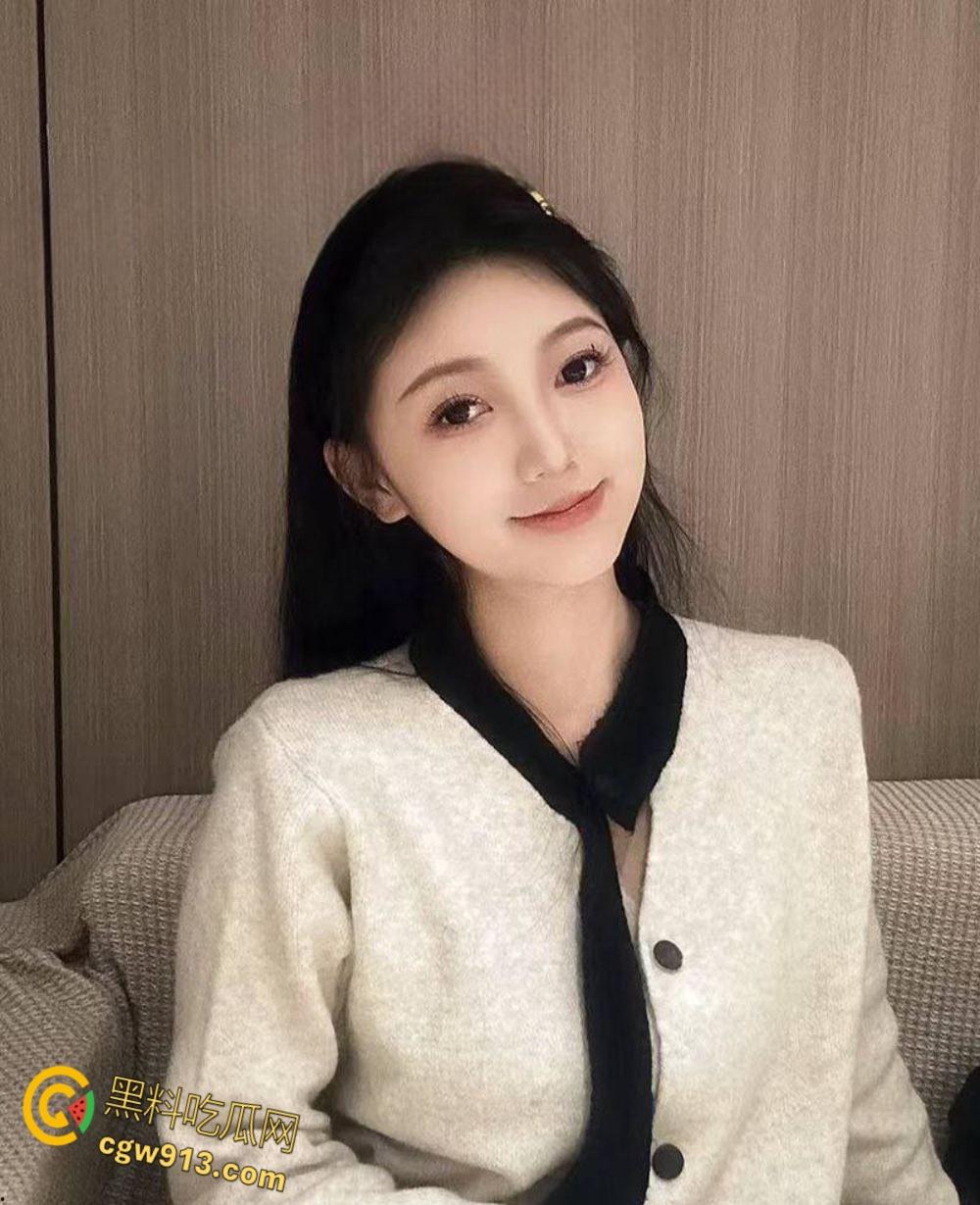 湖南师范学院高冷校花【李欣】，带眼镜舔弄大屌，金主肉屌滑出阴道，娇媚浪叫求继续，终被内射 ！-4