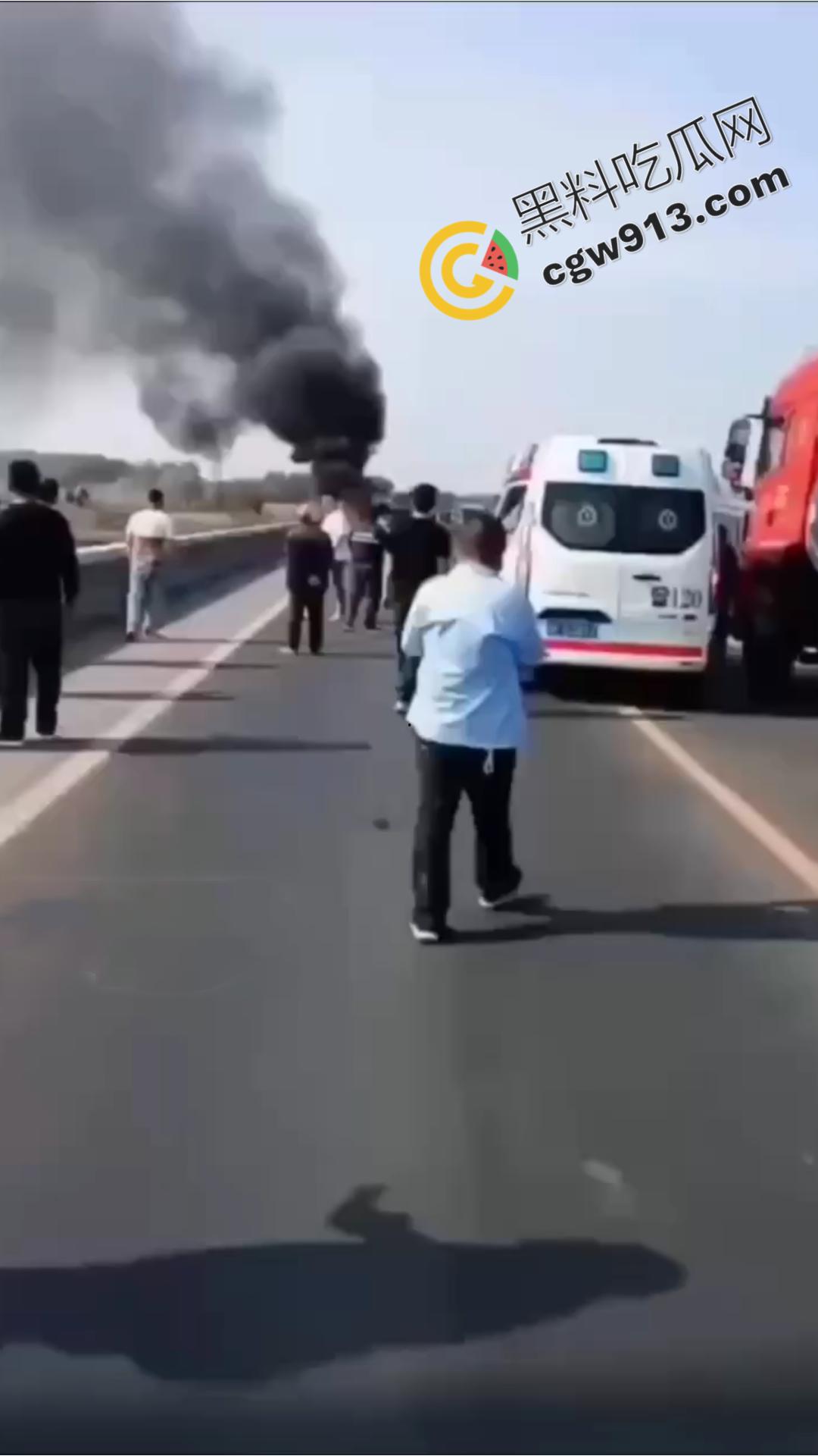 河北保定高碑店惨烈车祸现场!年仅19岁情侣命丧火海,行车安全亟待重视-8