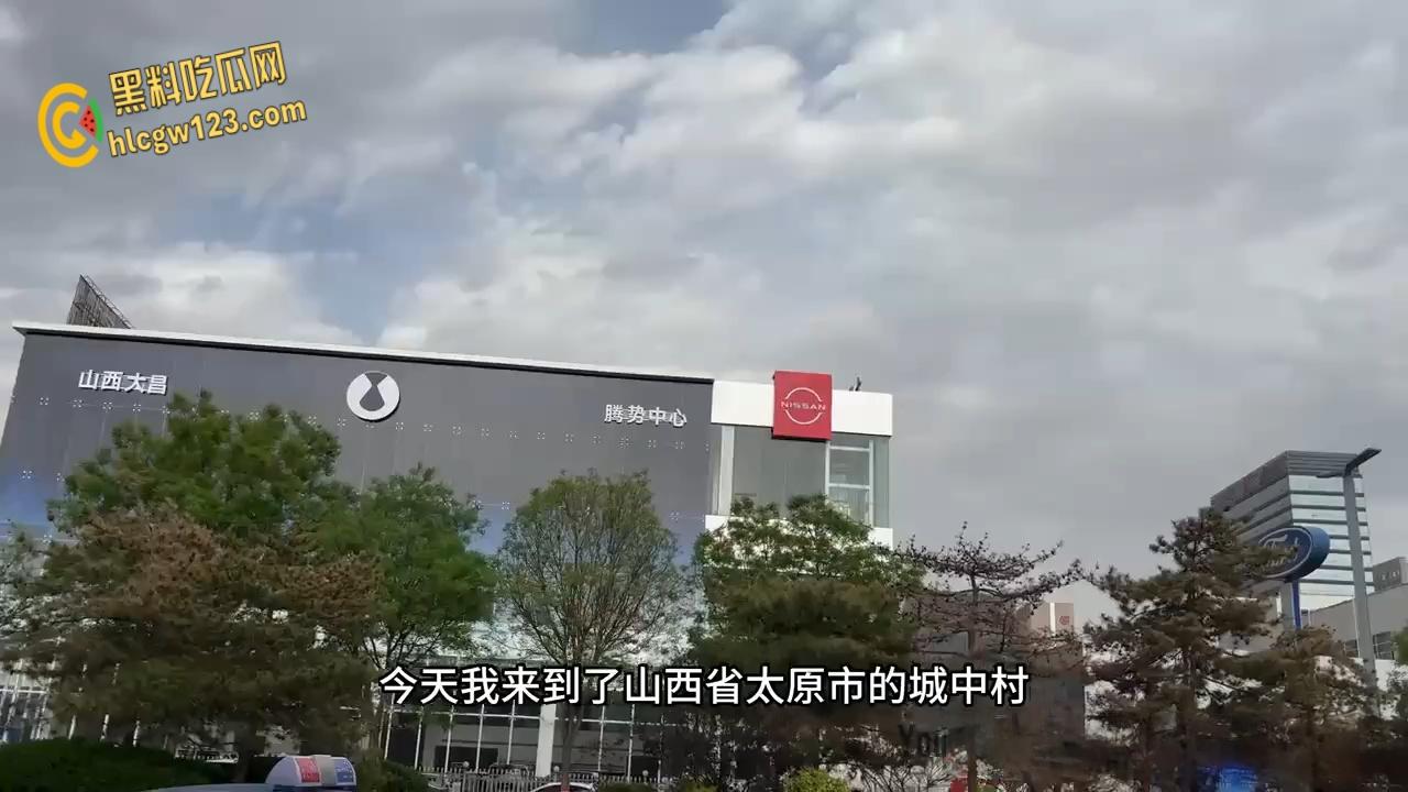 太原城中村爱情小巷，站街女丝袜翘臀勾魂，学生御姐巨乳应有尽有 !-1