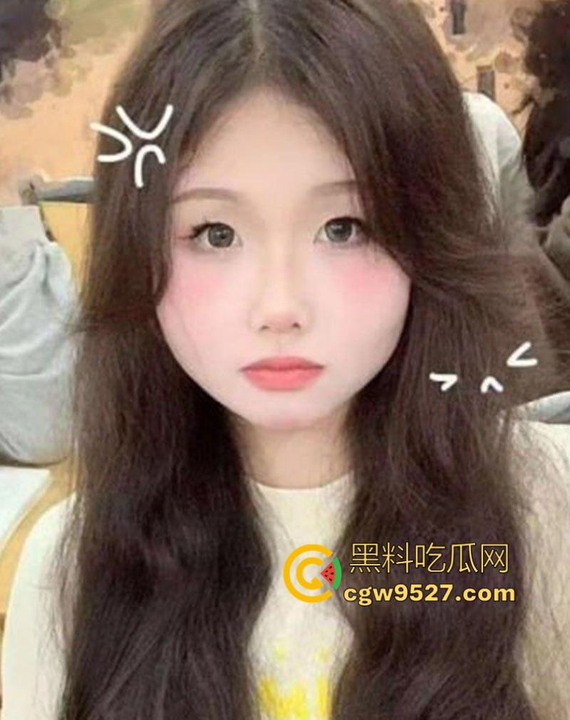 湖北工业大学反差女大学生【梁盈盈】被金主包养调教私拍曝光,微胖巨乳下的极致反差,极其淫荡!-1