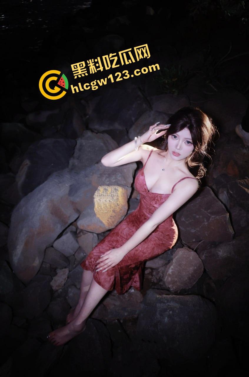 紧致干净的白虎逼,配上又肥又翘的大屁股,像是老天专门拿来装鸡巴用的,你说你忍得住?-3