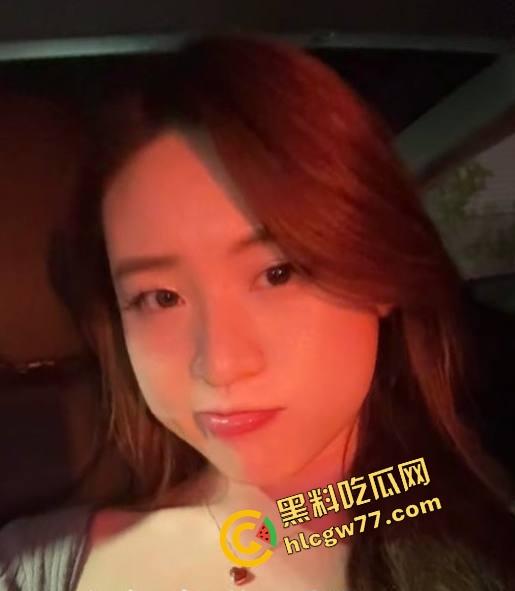 牛津大学留学生『陈晞文』私拍暴露照满校飞,迷恋黑人巨屌直捣子宫,骚到没边还炫耀老娘活得就是爽!-1