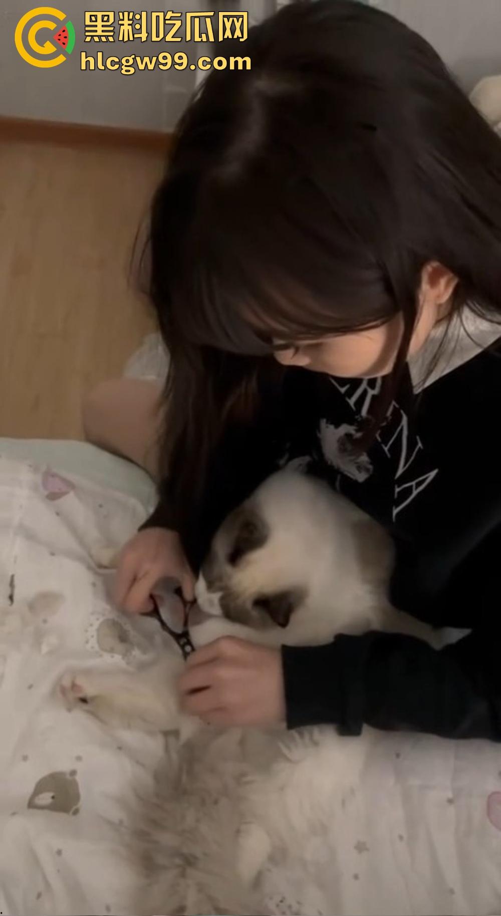 高颜值美女【林淼】白嫩大奶子晃得人眼花，自慰掰穴爽到喷水，被操到崩溃求饶，极品身材玩一次能爽三天！-5