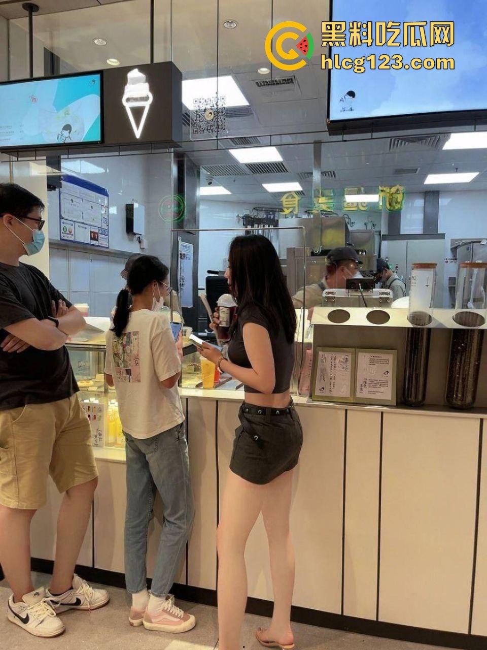 江苏人妻骚母狗苗慧慧,反差婊被爆出绿老公成马,情趣制服全是给别的男人穿!-1