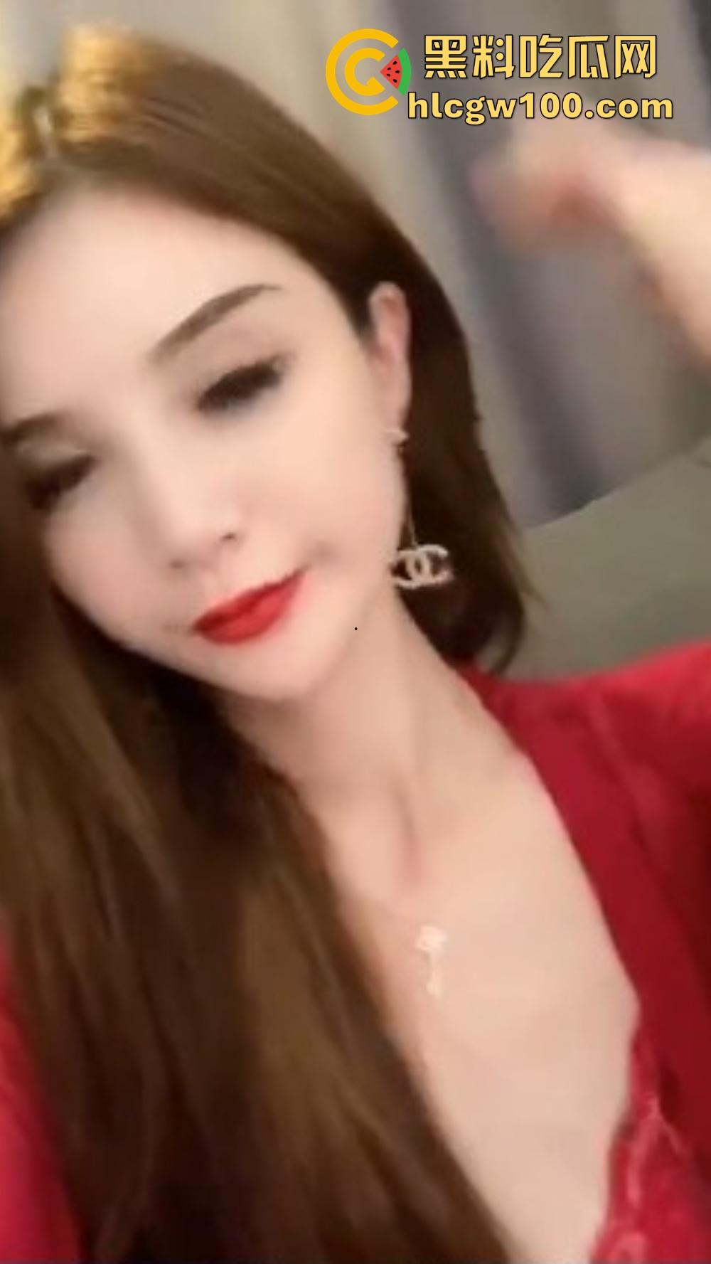 抖音高颜值反差婊【小蔡】翻车,金主十个嘉年华砸下私人定制黑丝抠逼视频,约到手后一顿猛操,直接变打桩机专属!-3