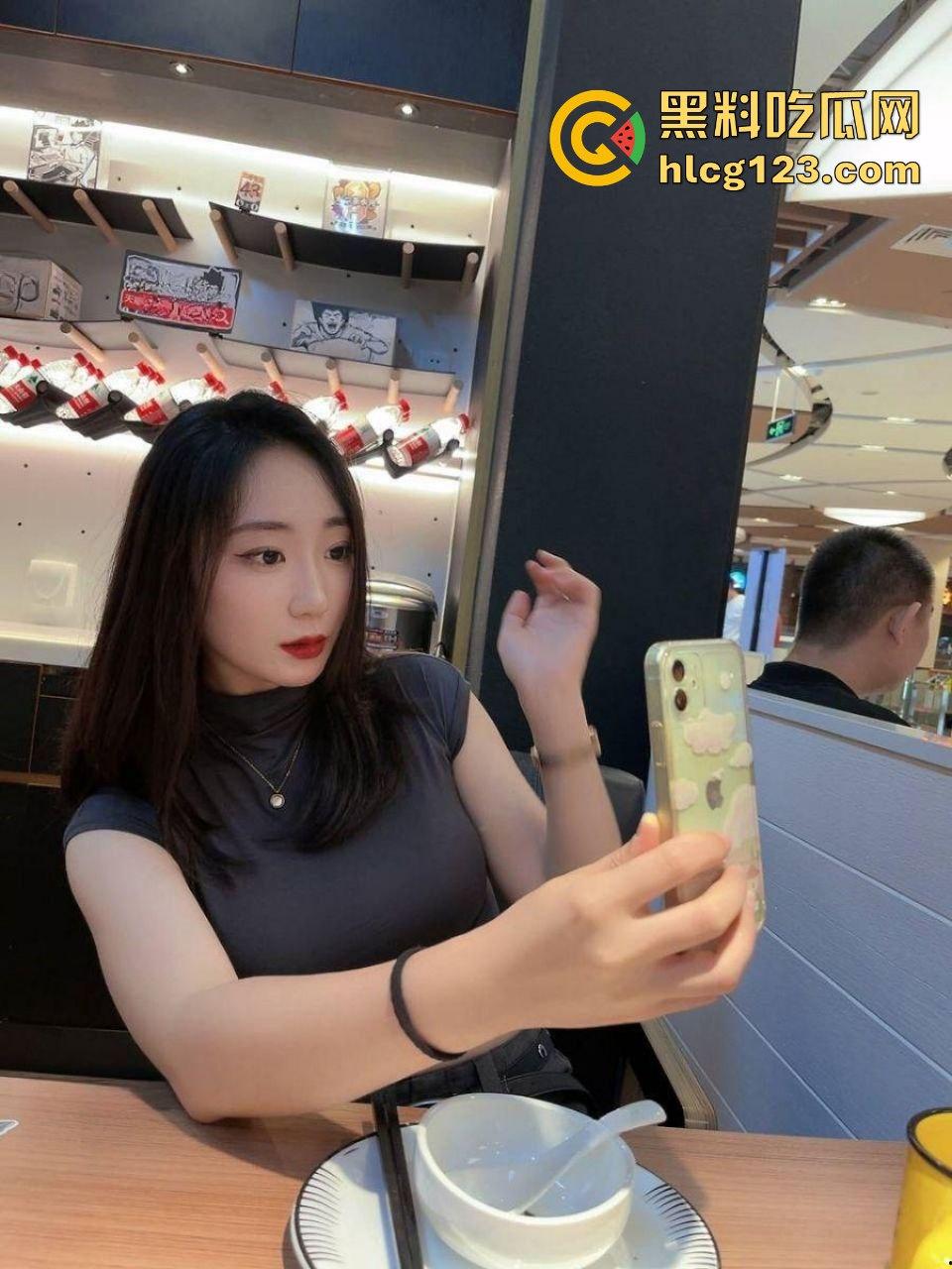 江苏人妻骚母狗苗慧慧,反差婊被爆出绿老公成马,情趣制服全是给别的男人穿!-4