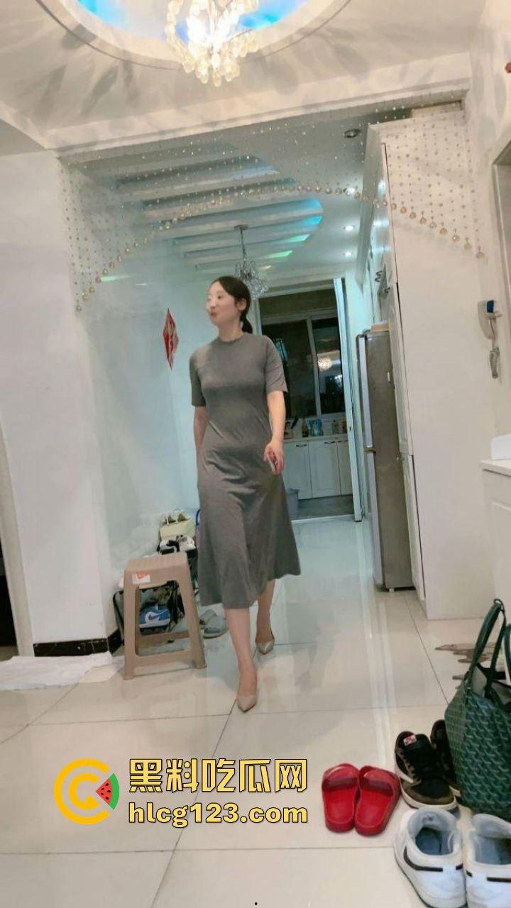 江苏人妻骚母狗苗慧慧,反差婊被爆出绿老公成马,情趣制服全是给别的男人穿!-8