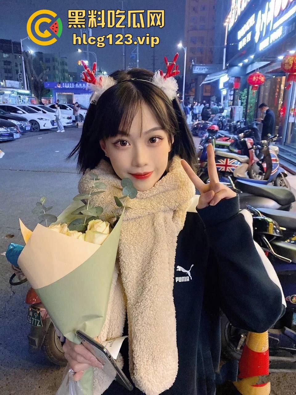 出差重庆不只搞事业!瓜友爆料颜值小姐姐3P战技太强,蒙眼偷拍还怕翻车!-1