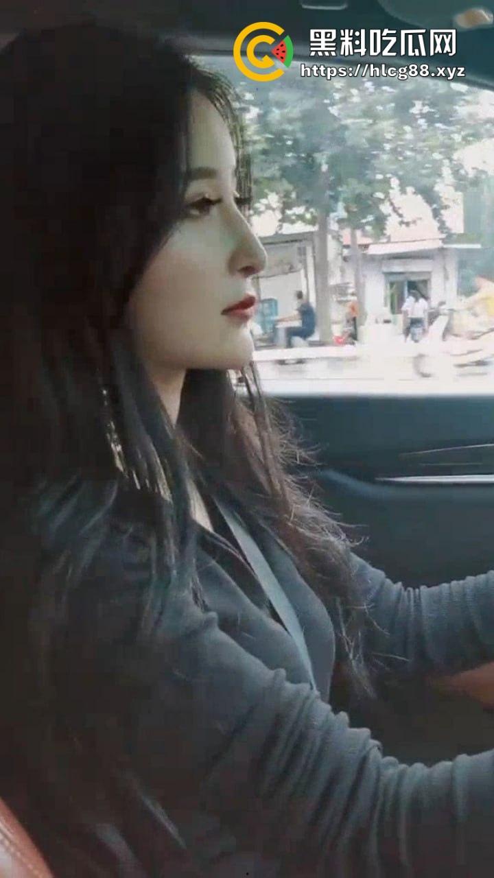 大神狂操东航极品空姐【朵朵】饭后嫩屄从阳台捅到浴室干翻床，落地窗后入嫩逼喷汁，这骚婊艺术级操法爽爆！-1