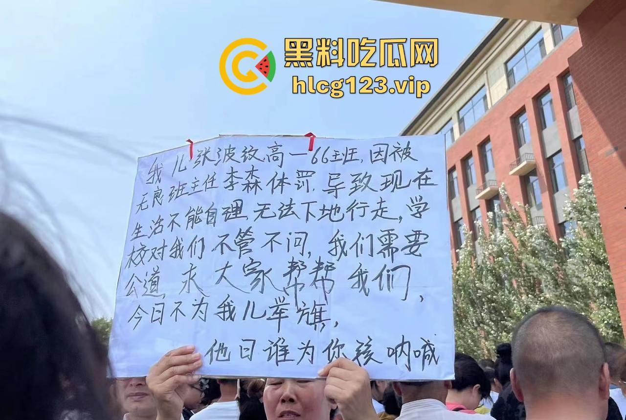 老师手太狠!学生惨遭暴力体罚,简直不是打人,是打出仇来了!-6