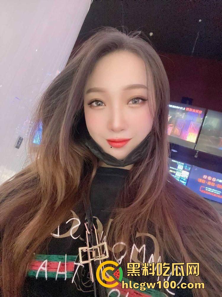 辽宁『黄安安』隆胸假体 医美憋出的胸缩水成A杯,胸没抓爆却自爆这假雷炸得比真雷还响,缩水成两坨干瘪豆腐渣!-1