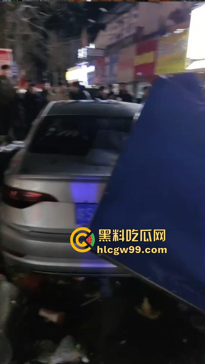 安徽亳州利辛县惊现马路杀神， 酒驾狠人凌晨狂飙，直接冲进小摊贩人群。孕妇当场被撞飞！-12