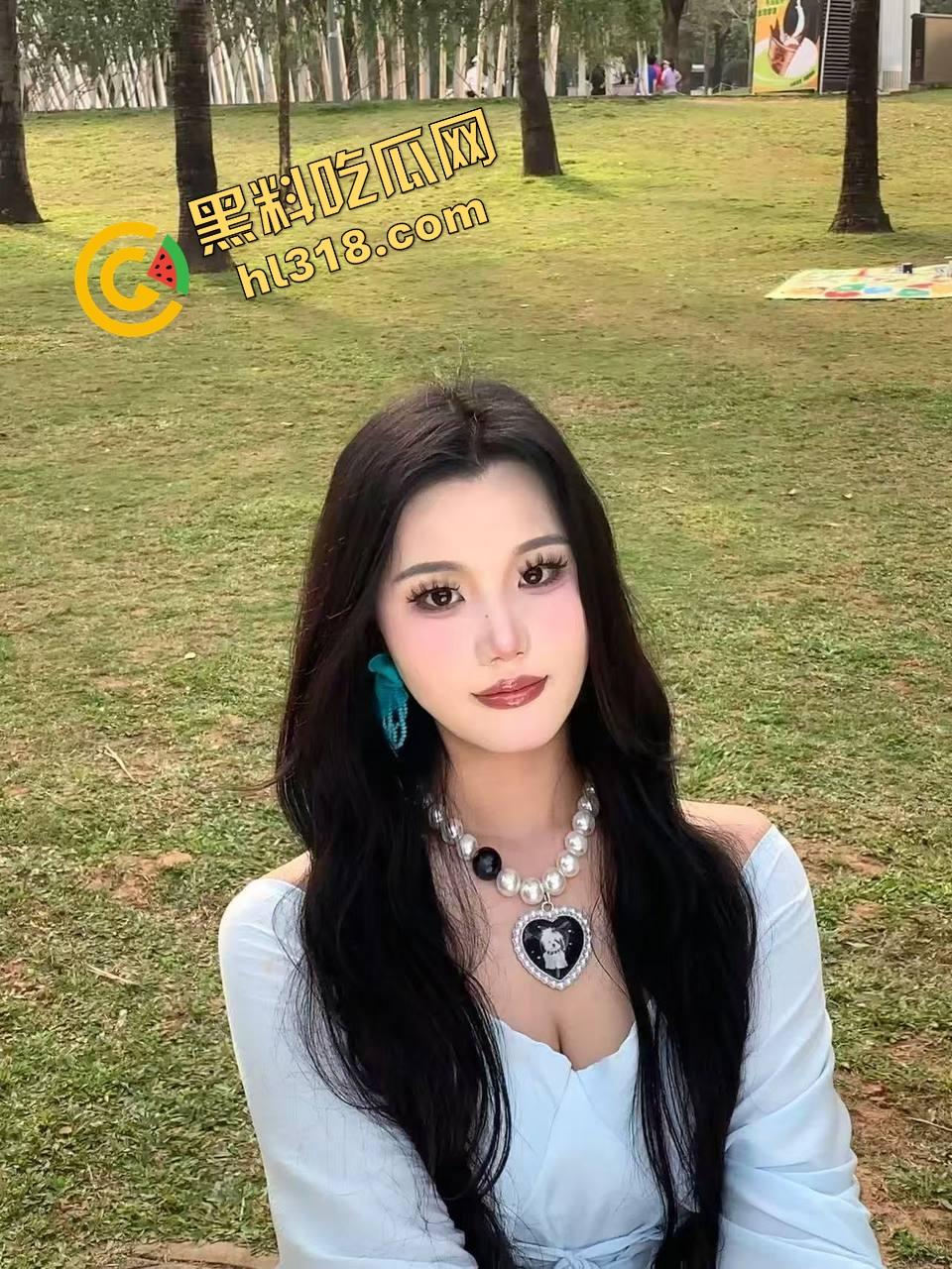 女友出差我带她闺蜜回家，小骚逼喝多还玩手机不让操，直接撕开内裤无套硬上，一插进去立马变乖了！-1