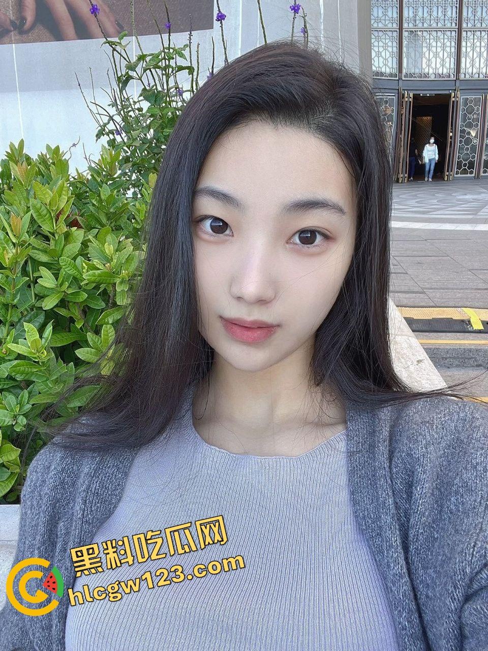 海角乱伦大神狂操干妈,口爆樱桃小嘴灌满浓精吞下,甜品蛋糕引诱后嫩逼猛抽,母子情深爽得狠!-2