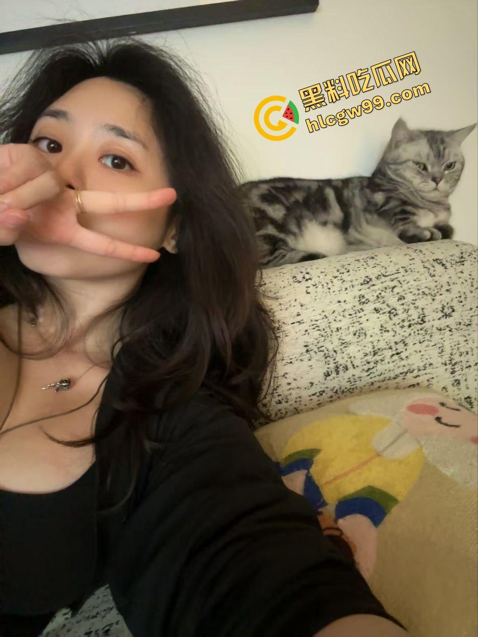 开春啦露出交配时间到！东关小区饥渴少妇 情人节夜晚开灯露出女上骑乘 淫叫声响遍整个小区 惨遭偷拍曝光流出-4