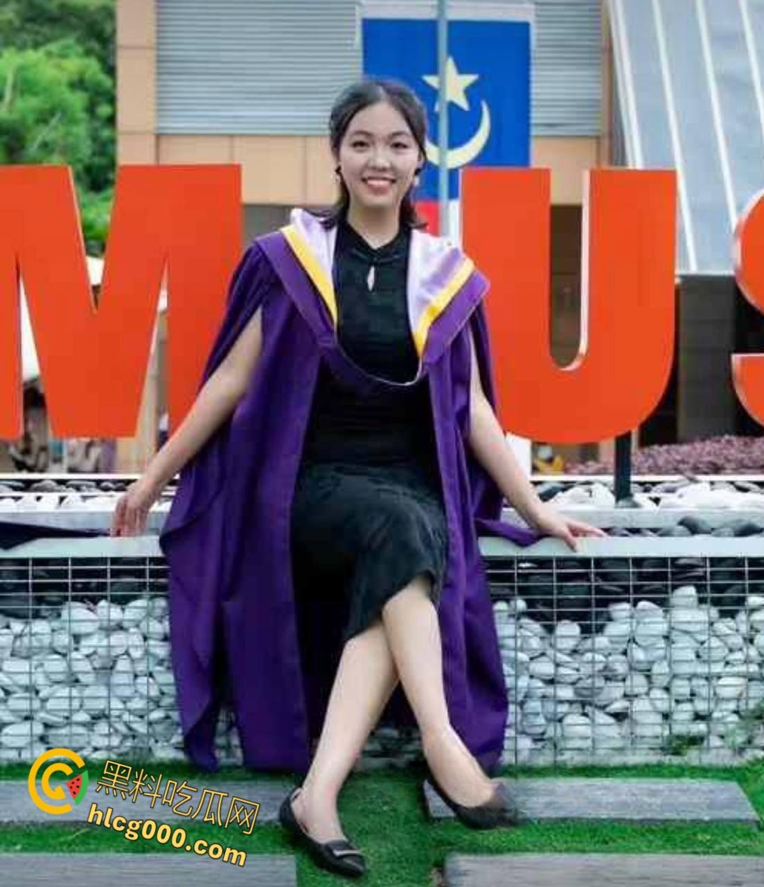 河北保定物理老师【宋津莉】，校内教书育人，校外吃屌母狗，私下戴眼罩调教SM，老师都这么会玩吗 !-2