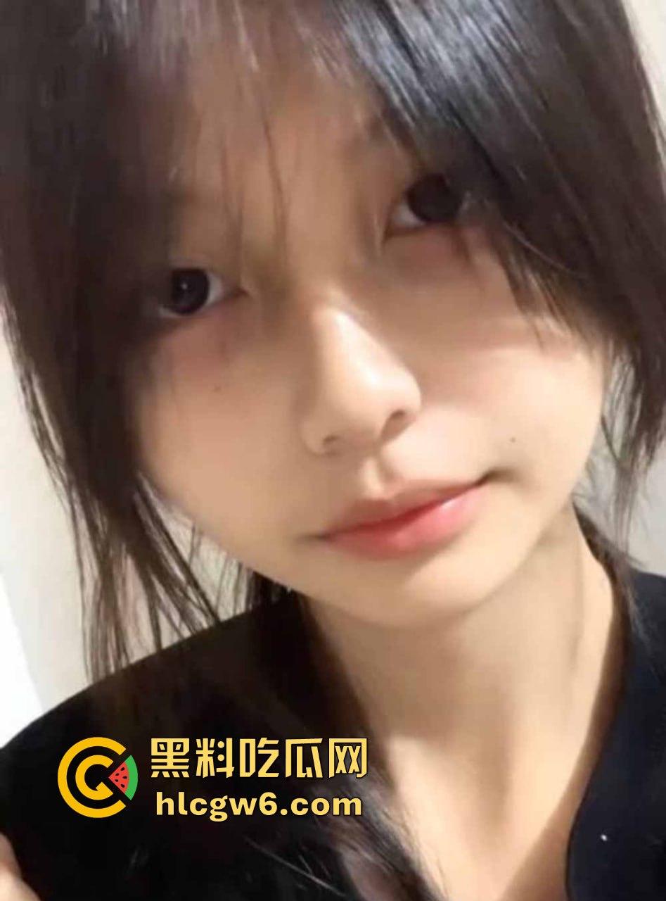 小小年纪就这么会玩！四川唇钉清纯小妹【欧利欣】自慰视频遭曝光，母狗属性真强。-1