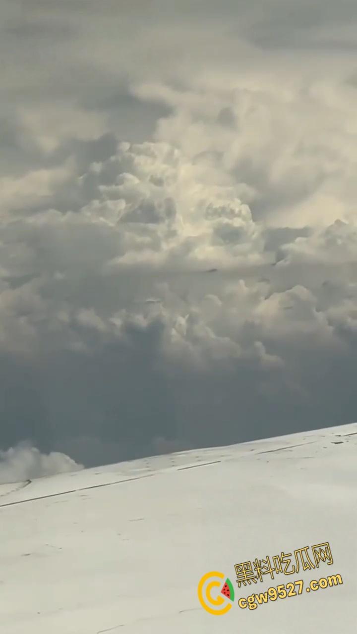 抖音上疯传灵异事件,长白山昆仑山哀牢山天空突变,道友雷电中渡劫升仙,龙影现世抓拍视频大合集 !-3