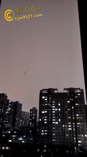 抖音上疯传灵异事件,长白山昆仑山哀牢山天空突变,道友雷电中渡劫升仙,龙影现世抓拍视频大合集 !-4