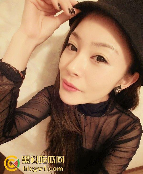 独家爆料！南宁少妇【张婉婷】云盘泄密，大尺度私照反差萌让人看傻眼！-1