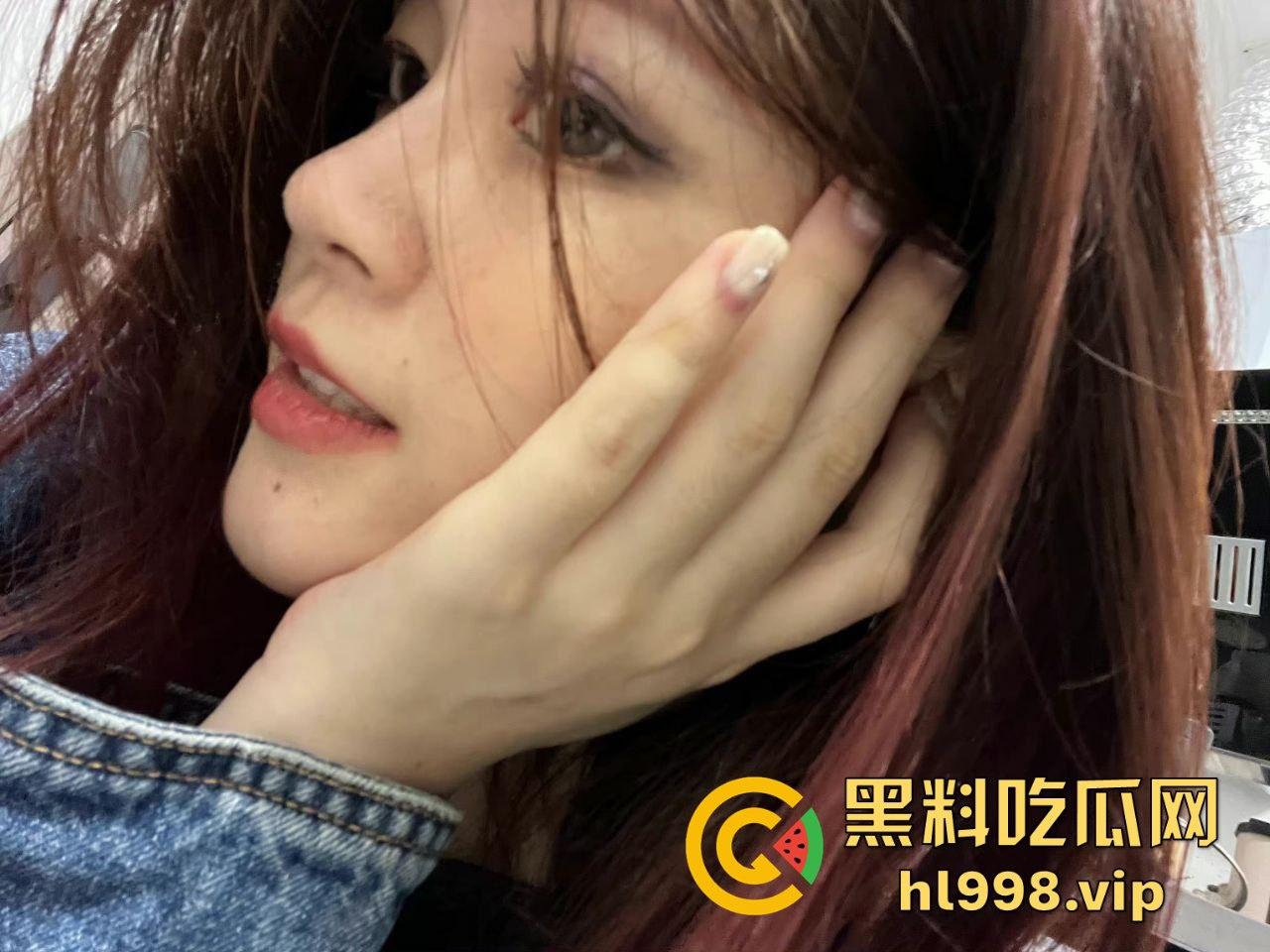 抖音主播【楽涩】国内装乖，国外推特玩骚！奶子逼全给看，找大哥卖逼毫不遮掩！-7