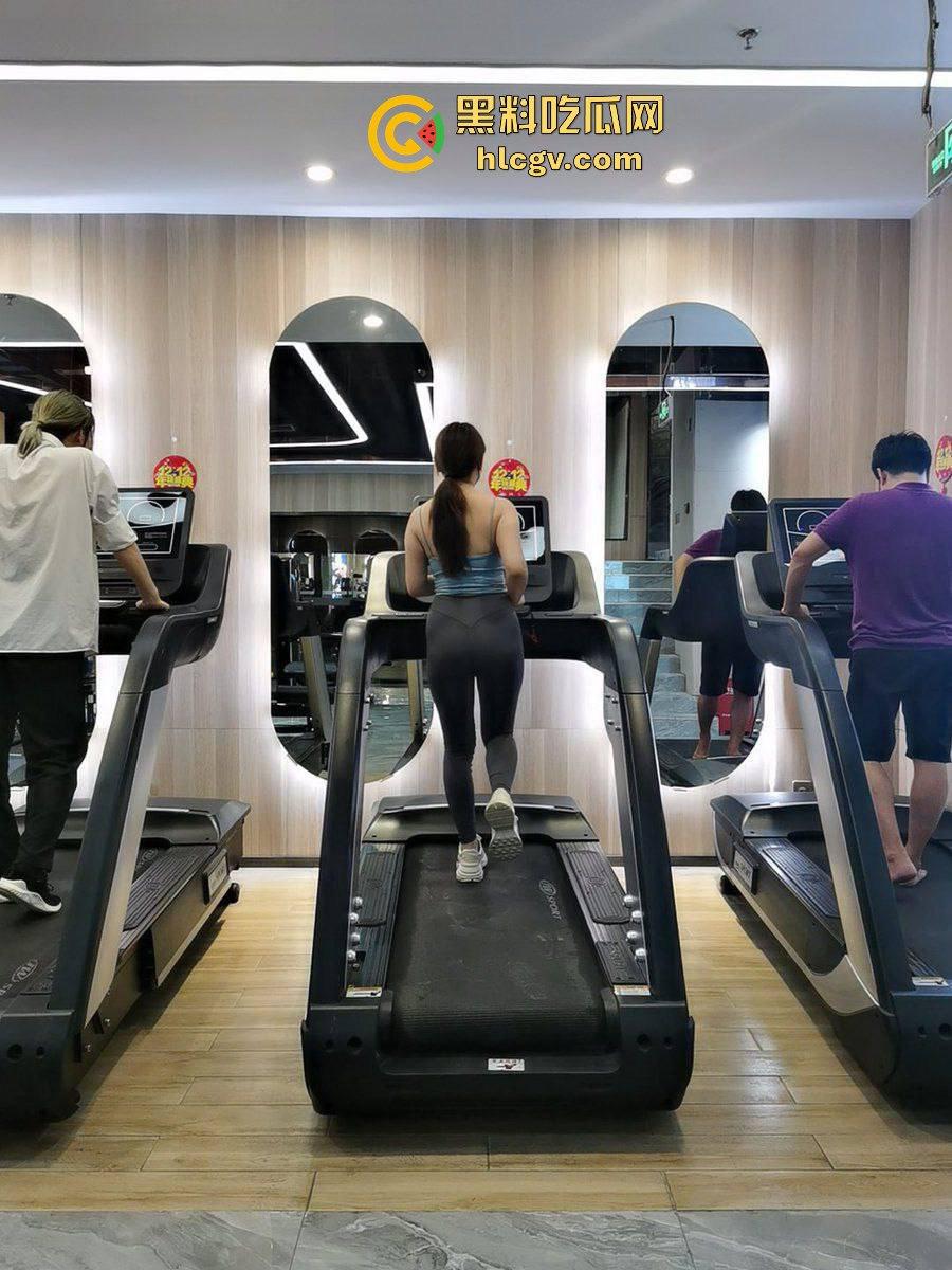 深圳健身房骚眼镜妹边『吴秀嫣 』健身边摸逼!大胸晃动自摸到湿透,大逼一摸喘息声浪到让人骨头酥!-3