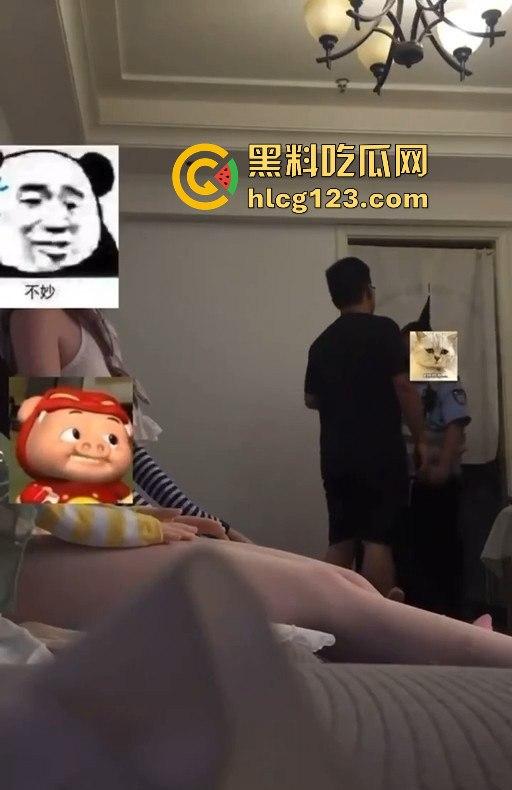 男子体验仿真人娃娃，直接泰迪附体！疯狂抽插把娃娃干穿了，店主要求赔偿不成还报警！-6