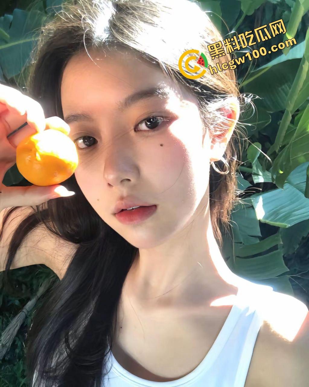 江西景德镇反差婊社会骚鸡母狗『刘欣蕊』足控金爸诱惑足交 深喉直怼喉咙淫荡口交!原创独家流出!-1