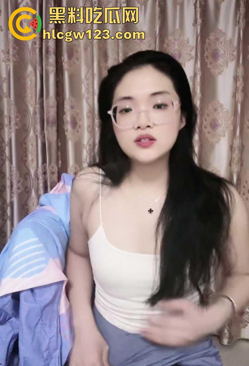 4S店的女主播李婉婷，广汽本田北部湾著名骚鸡，靠骚操作提升业绩，陪土豪客户深入交流！-2