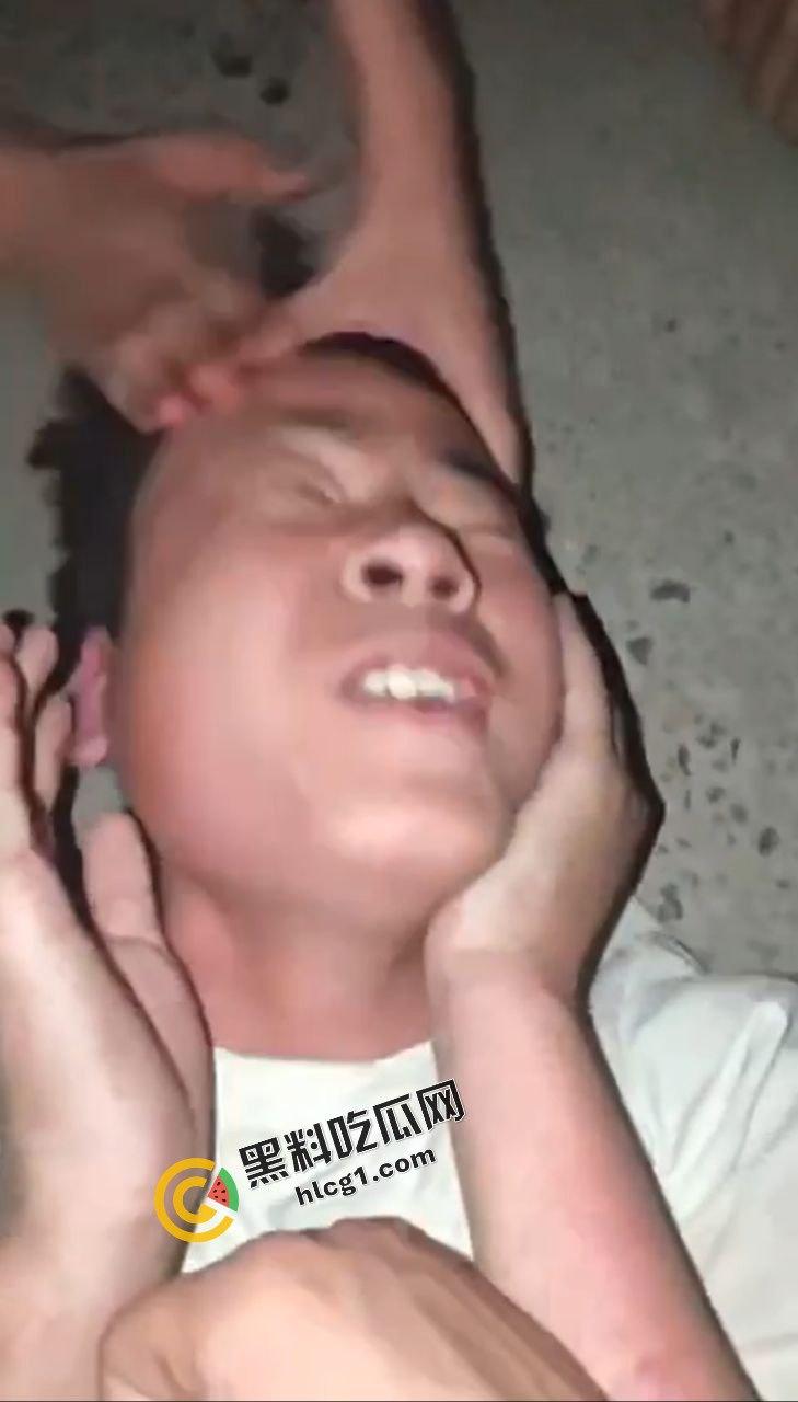 微博抖音热搜！河北男子遭多人霸凌欺辱 殴打谩骂 被逼下跪喝尿 原版视频传出-3