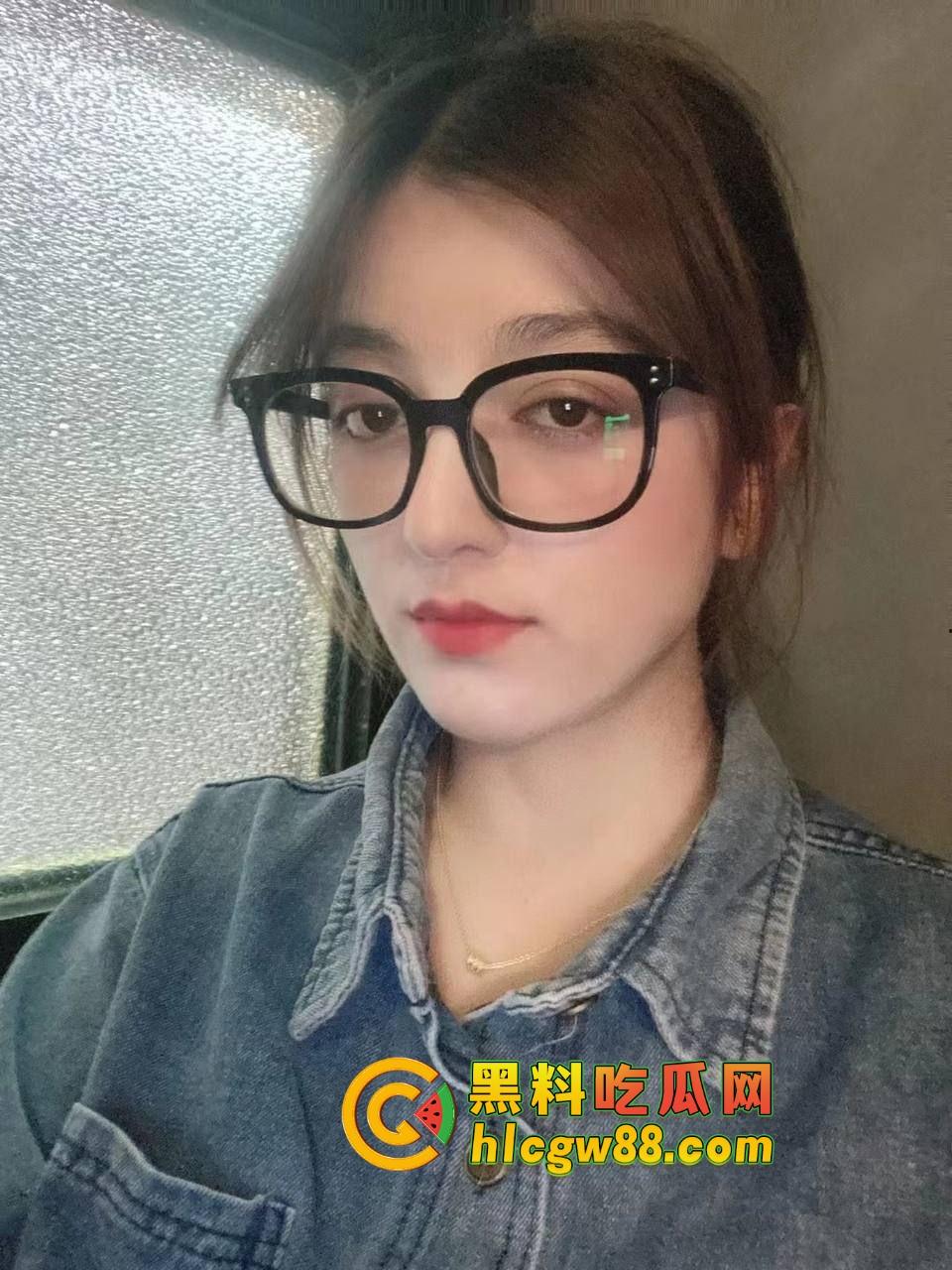 新疆乌鲁木齐财经学院『夏赫曼古丽』混血眼镜婊被颜射满脸,鸡巴吃得香喷喷,管他清不清真照吃不误!-2