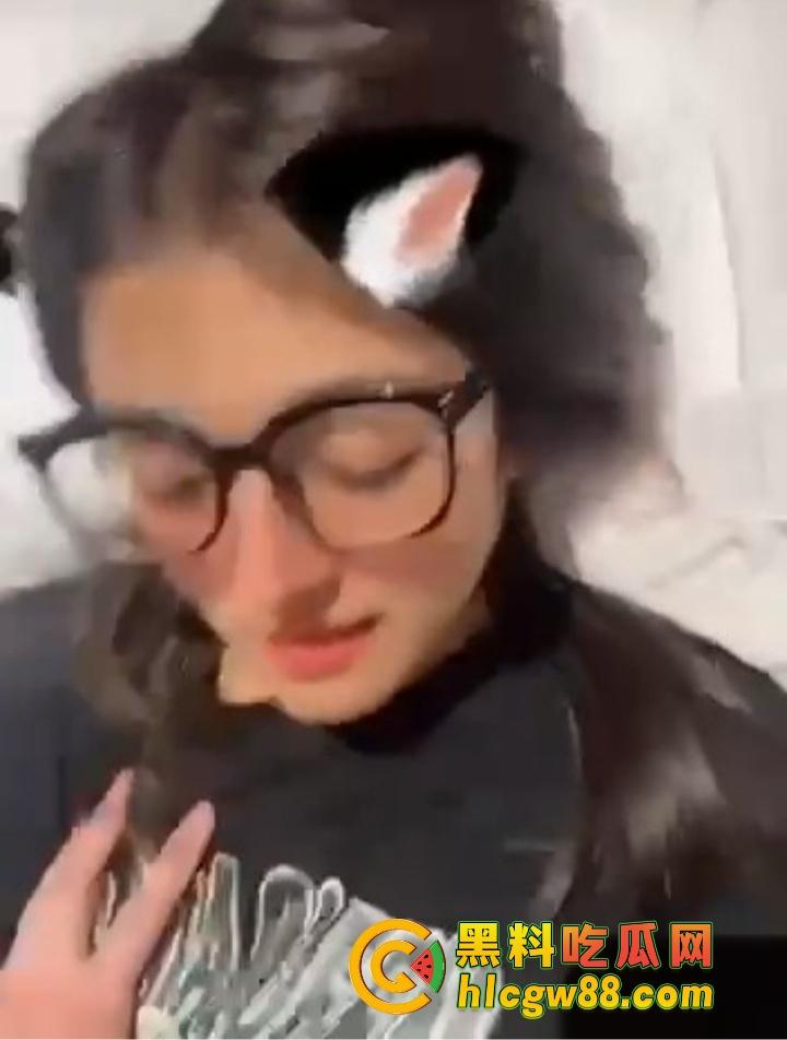 新疆乌鲁木齐财经学院『夏赫曼古丽』混血眼镜婊被颜射满脸,鸡巴吃得香喷喷,管他清不清真照吃不误!-6